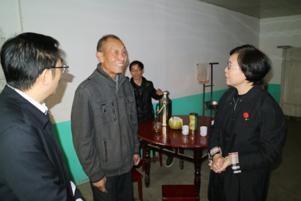 谈敬纯厅长赴新邵县严塘镇曾家村调研指导扶贫工作